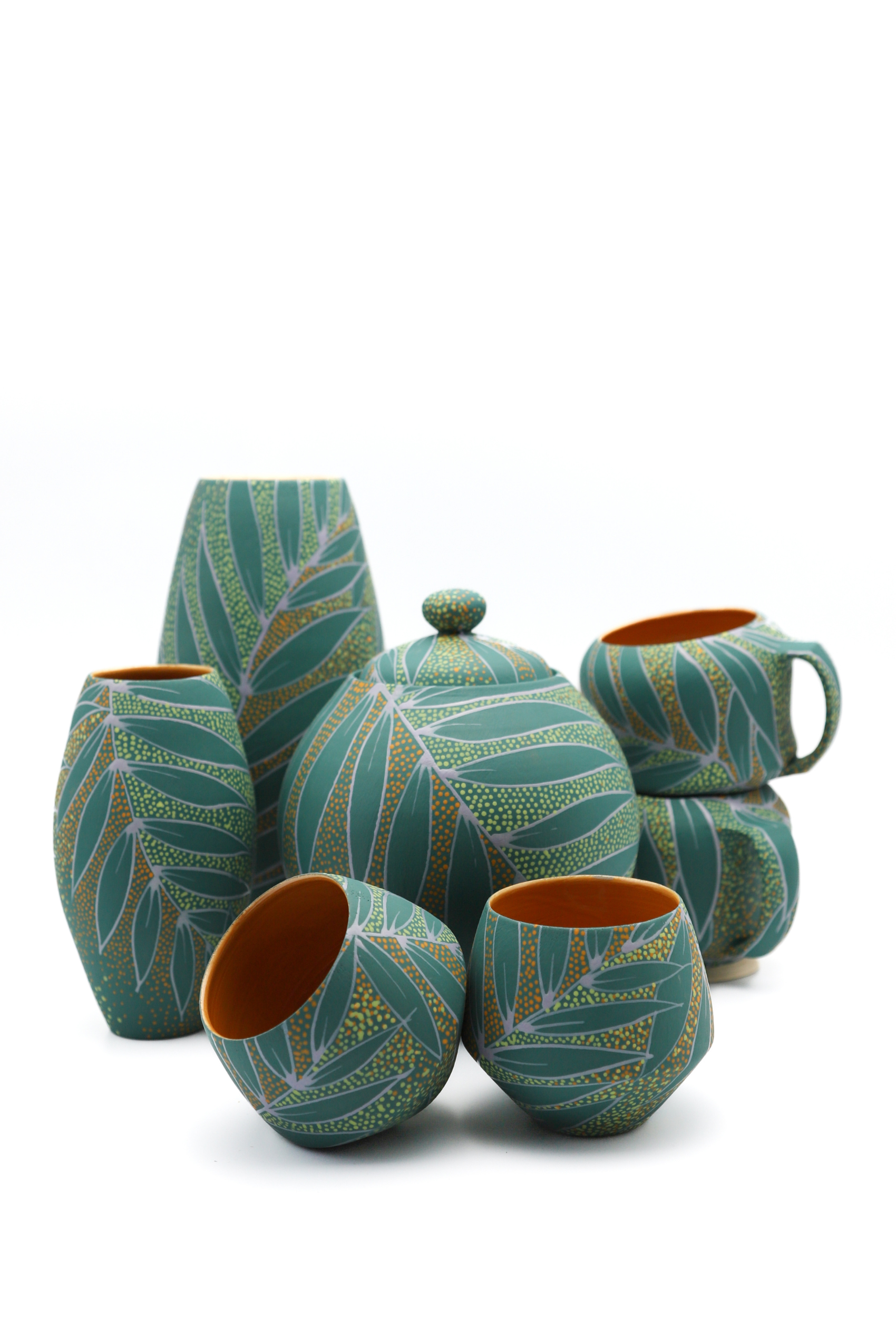 Collection of leaf ceramics