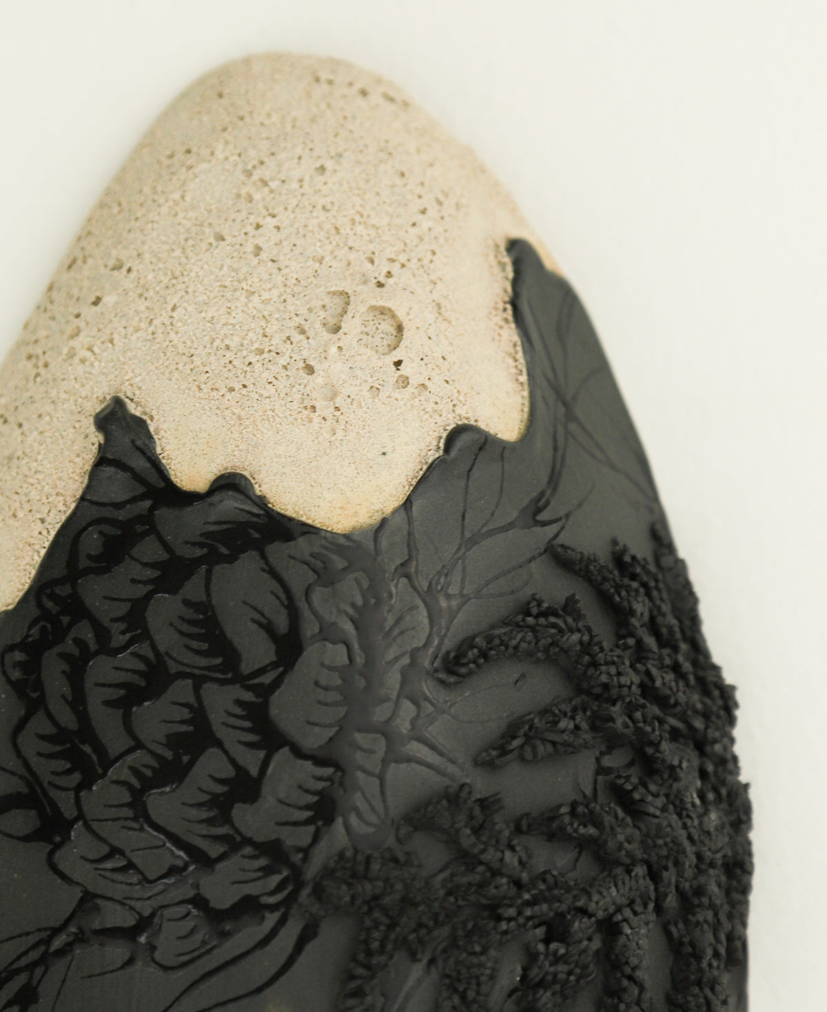Small Black Moss and White Stone Wall Pod